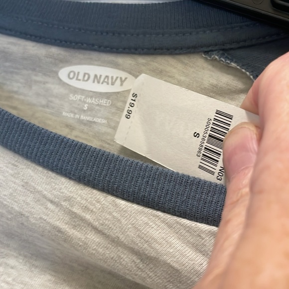 Old Navy men’s shirt - Picture 2 of 3